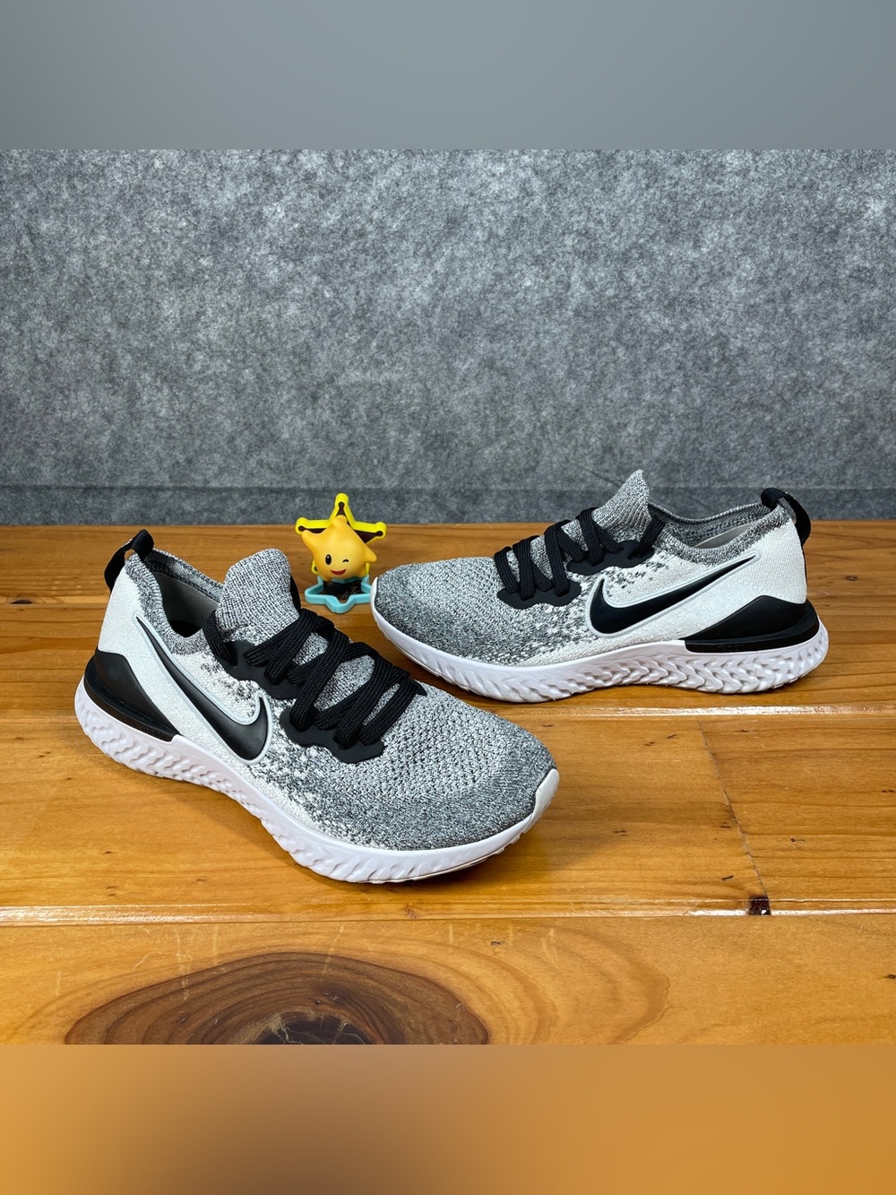 Nike Epic React Flyknit 2 WOMENS 7.5 White Black Oreo Running Shoes BQ8927-102